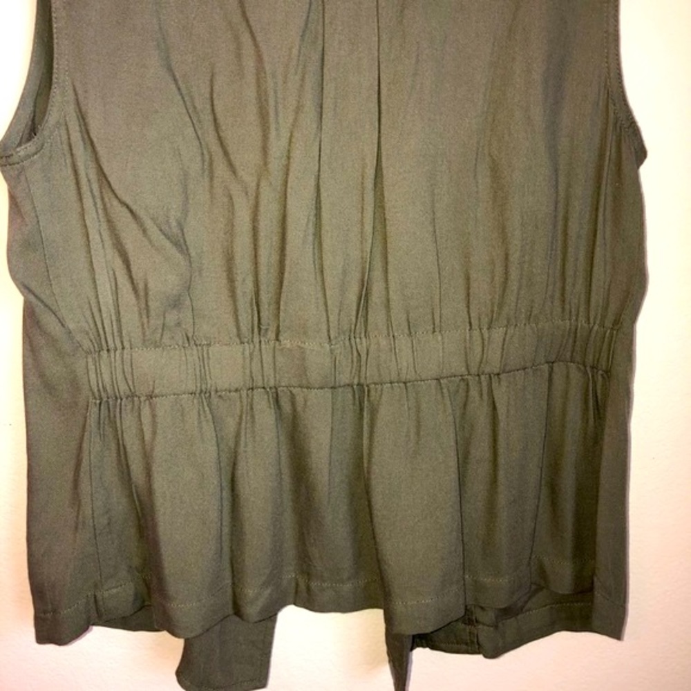 WARDROBE STAPLE OLIVE GREEN VEST MEDIUM - Picture 7 of 7